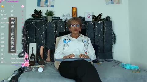 Snapshot of devora_mature65 chatting on 5, 12, 2025 Devora online show from 5, 12, 2025