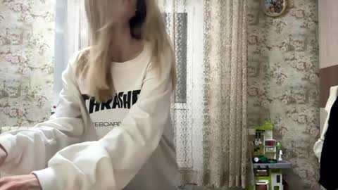 dewdropdoll online show from 18, 4, 2026