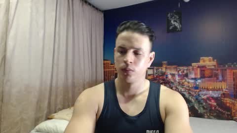 Snapshot of di_alessandro chatting on 16, 12, 2025 di_alessandro online show from 16, 12, 2025