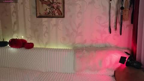 Diana Di Honey online show from 7, 11, 2025