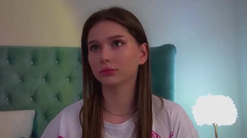 Snapshot of dianabecker chatting on 5, 11, 2025 Diana online show from 5, 11, 2025