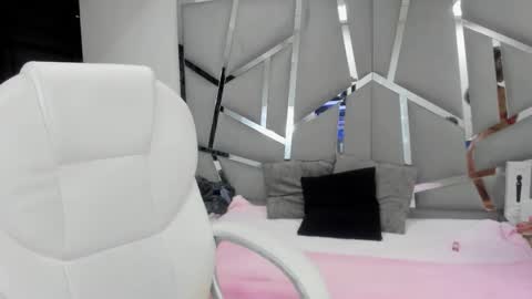 dianarous online show from 25, 2, 2025