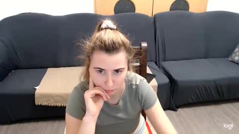Snapshot of dianasmiey7 chatting on 4, 12, 2024 dianasmiey7 online show from 4, 12, 2024