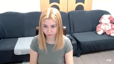 Snapshot of dianasmiey7 chatting on 4, 2, 2025 dianasmiey7 online show from 4, 2, 2025