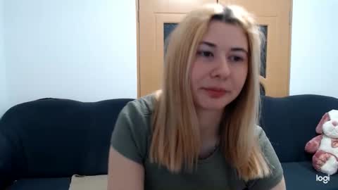 Snapshot of dianasmiey7 chatting on 8, 3, 2025 dianasmiey7 online show from 8, 3, 2025