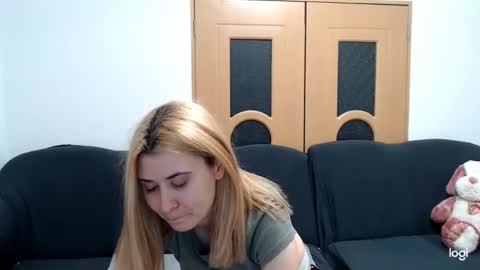 Snapshot of dianasmiey7 chatting on 8, 3, 2025 dianasmiey7 online show from 8, 3, 2025