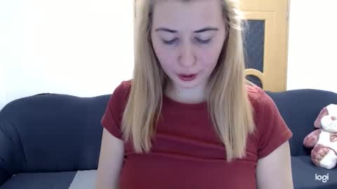 Snapshot of dianasmiey7 chatting on 12, 3, 2025 dianasmiey7 online show from 12, 3, 2025