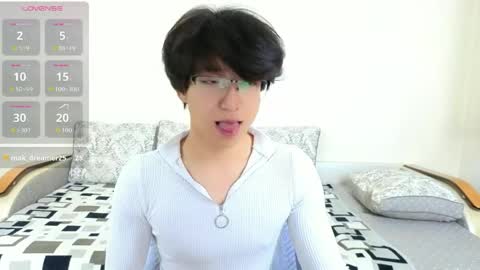 Snapshot of dianinav chatting on 24, 4, 2026 Adam online show from 24, 4, 2026