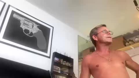 Snapshot of dickgiggler chatting on 15, 10, 2025 Sparkx online show from 15, 10, 2025