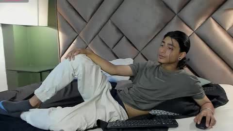 Snapshot of dickie_dicking chatting on 24, 11, 2025 dickie_dicking online show from 24, 11, 2025