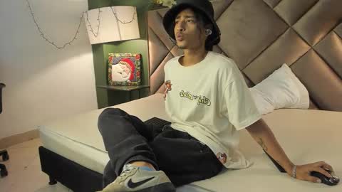 Snapshot of dickie_dicking chatting on 15, 12, 2025 dickie_dicking online show from 15, 12, 2025