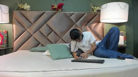 Snapshot of dickie_dicking chatting on 17, 12, 2025 dickie_dicking online show from 17, 12, 2025