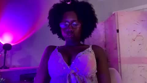 Snapshot of dimedoll33 chatting on 30, 10, 2025 black american princess online show from 30, 10, 2025