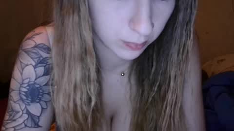 Snapshot of dimepiecexxx chatting on 12, 3, 2025 Sofie online show from 12, 3, 2025