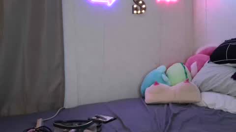 Snapshot of dimepiecexxx chatting on 17, 9, 2025 Sofie online show from 17, 9, 2025