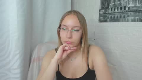 Snapshot of dina_sunshine chatting on 29, 5, 2026 Dina online show from 29, 5, 2026