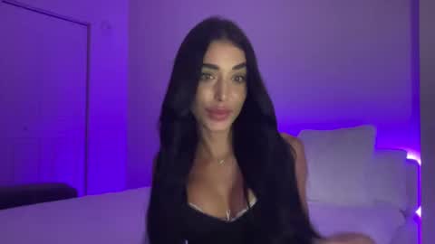 Snapshot of dirianyisabelx chatting on 1, 11, 2025 Diriany Isabel online show from 1, 11, 2025