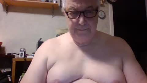 Snapshot of dirtyoldscot1960 chatting on 25, 4, 2026 Fergus online show from 25, 4, 2026