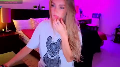 Snapshot of disney__princess chatting on 15, 9, 2025 JASMINE online show from 15, 9, 2025