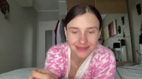 Snapshot of divine_beauty_girl chatting on 6, 2, 2025 Valerie online show from 6, 2, 2025