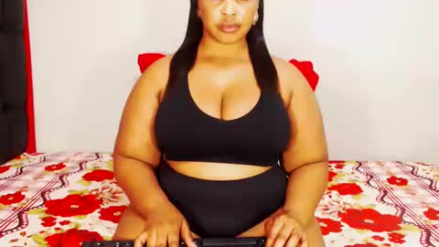 Snapshot of divinebooty93 chatting on 5, 11, 2025 divinebooty93 online show from 5, 11, 2025