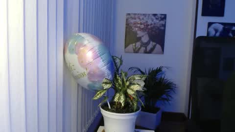 Snapshot of divineisis chatting on 18, 12, 2025 Hera online show from 18, 12, 2025