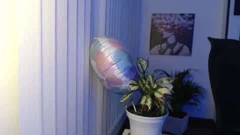 Snapshot of divineisis chatting on 19, 12, 2025 Hera online show from 19, 12, 2025