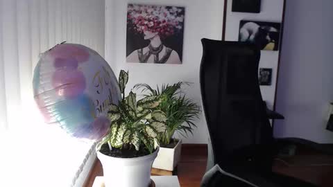 Snapshot of divineisis chatting on 22, 12, 2025 Hera online show from 22, 12, 2025