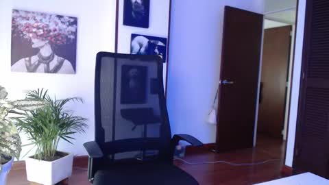 Snapshot of divineisis chatting on 4, 2, 2026 Hera online show from 4, 2, 2026