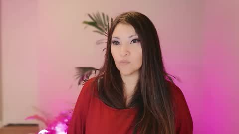 DivineLynn online show from 5, 4, 2026