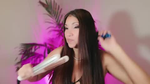 Snapshot of divinelynn chatting on 24, 5, 2026 DivineLynn online show from 24, 5, 2026