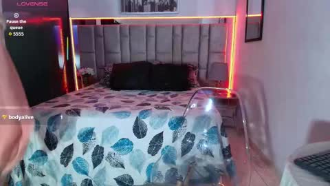 Snapshot of divinepearl chatting on 16, 9, 2025 divinepearl online show from 16, 9, 2025