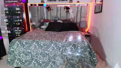 Snapshot of divinepearl chatting on 4, 11, 2025 divinepearl online show from 4, 11, 2025