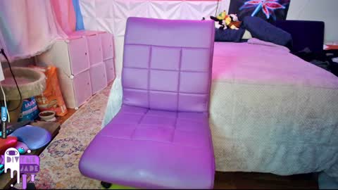 Snapshot of divynejade chatting on 4, 12, 2024 Jade Divyne online show from 4, 12, 2024