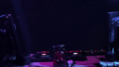 Adrian Arturo online show from 1, 2, 2025