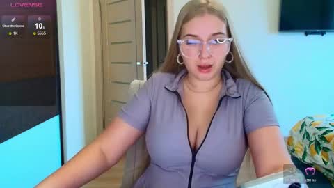 Snapshot of do_u_want_alice chatting on 29, 10, 2025 Alice online show from 29, 10, 2025