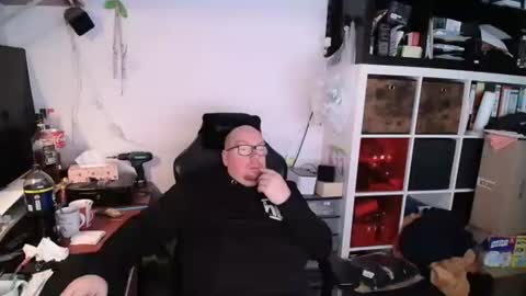 Snapshot of dobermann0002 chatting on 3, 12, 2025 dobermann0002 online show from 3, 12, 2025