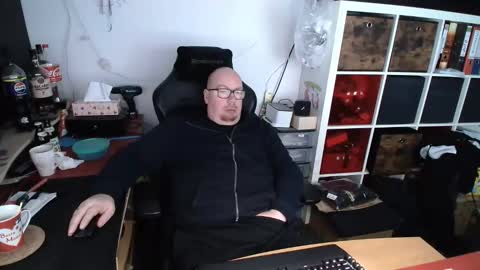 Snapshot of dobermann0002 chatting on 4, 12, 2025 dobermann0002 online show from 4, 12, 2025