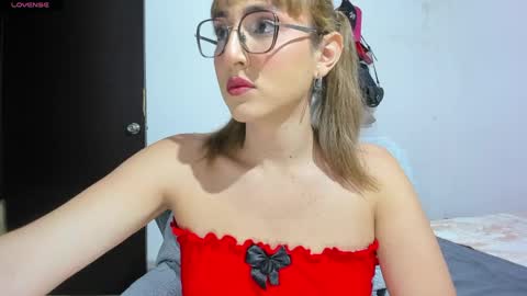 Snapshot of doll_andrea_ chatting on 29, 4, 2026 ANDREA online show from 29, 4, 2026