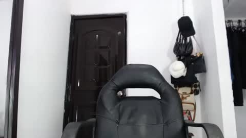 doll_dollys_ online show from 21, 1, 2025