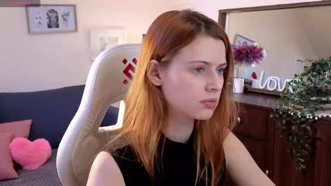 Snapshot of doll_lesli chatting on 8, 3, 2025 Your doll Lesli online show from 8, 3, 2025