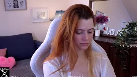 Snapshot of doll_lesli chatting on 8, 3, 2025 Your doll Lesli online show from 8, 3, 2025