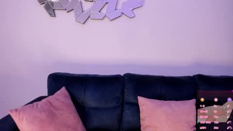 Roxana  independent model can you help me reach 100 hands up uwu online show from 19, 9, 2025