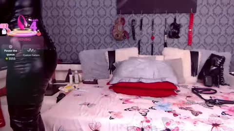 Dolly online show from 12, 9, 2025