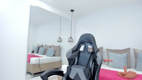 dolly walker online show from 24, 1, 2025