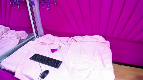 dollyjuicy1 online show from 27, 1, 2025