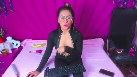 dollyjuicy1 online show from 4, 3, 2025