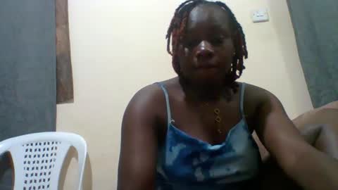 Snapshot of dollyvee chatting on 6, 11, 2025 dollyvee online show from 6, 11, 2025