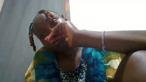 dollyvee online show from 28, 11, 2025