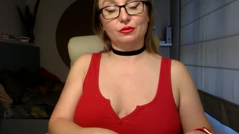 DOM MUMMY online show from 18, 10, 2025